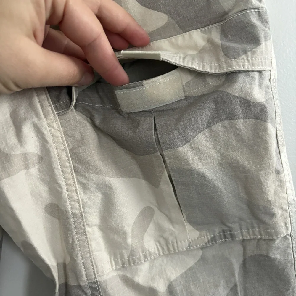 Columbia Women's Wallowa Cargo Camo Pants BeigeGrayWhite, Pocket zipper StrapSz8 - Picture 4 of 13